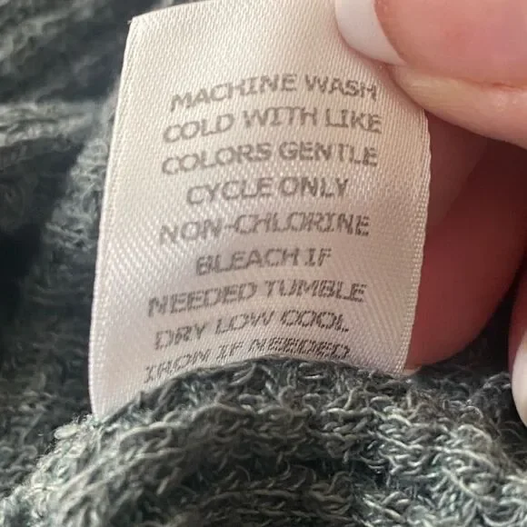 Long Sleeve Gray Button Downwn Waffle Knitt Top. Size XL. - Picture 7 of 7